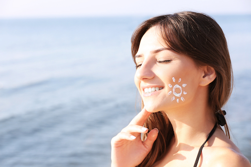 Woman on vacation wearing sunscreen 